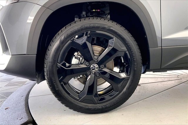 New 2026 Volkswagen Taos SEL image 12