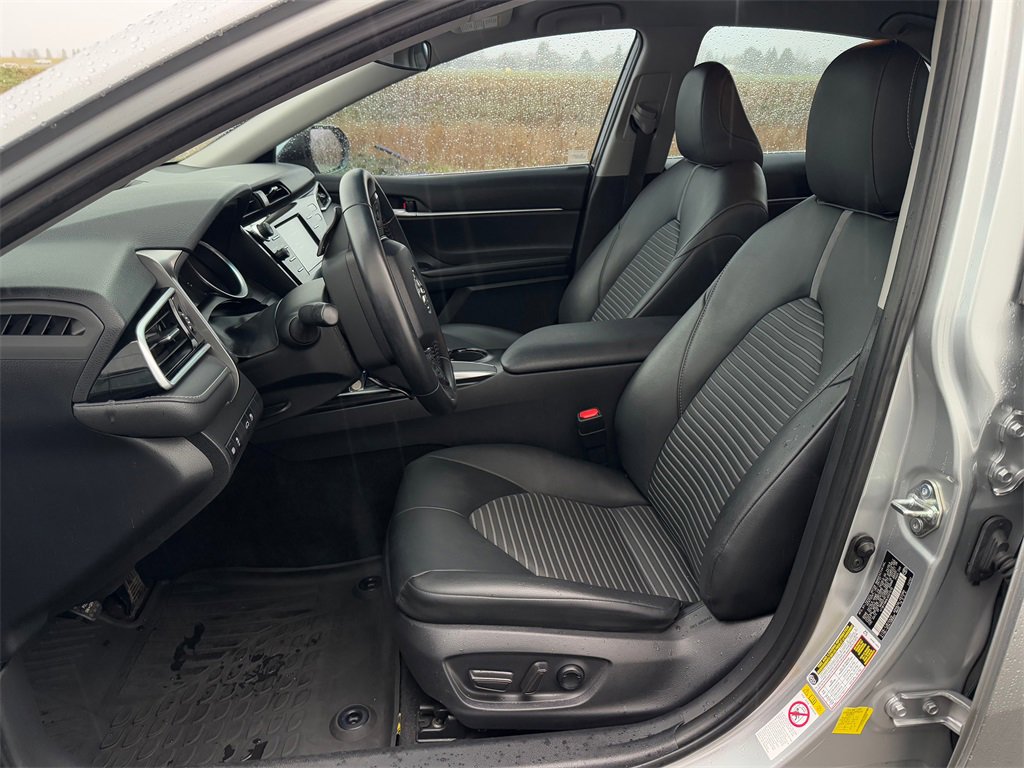 Certified 2018 Toyota Camry SE image 9