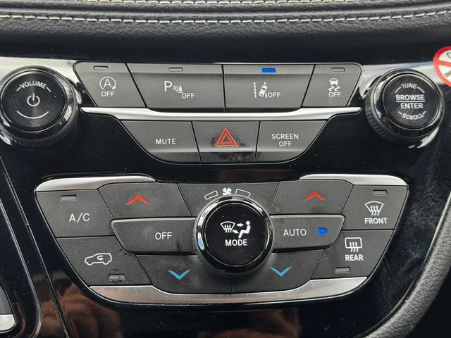 Certified 2025 Chrysler Pacifica Limited FWD image 35