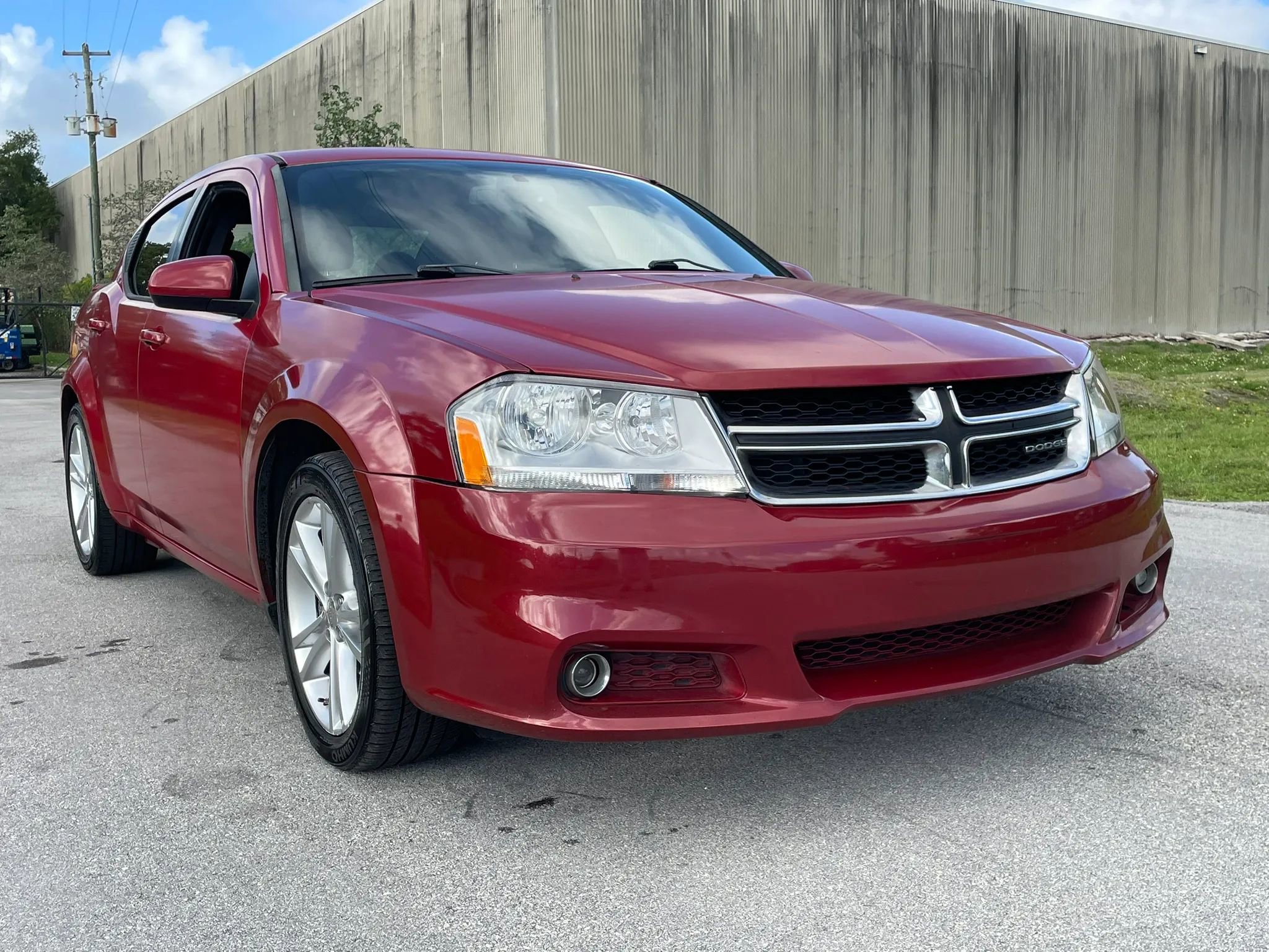 Used 2011 Dodge Avenger FWD image 4