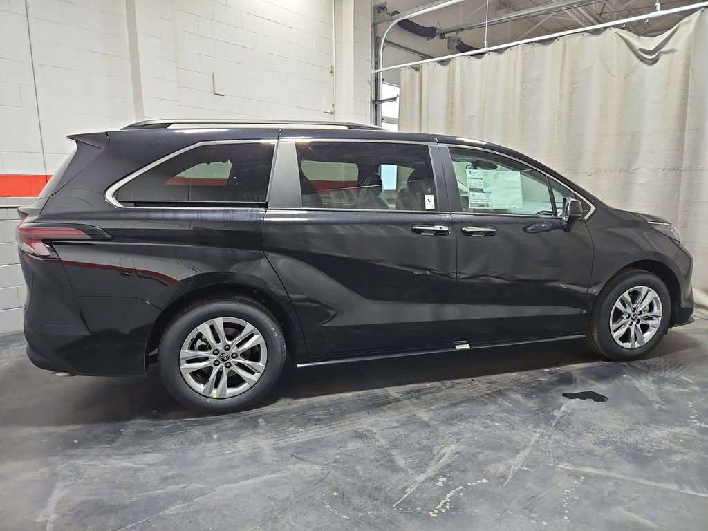New 2026 Toyota Sienna XLE image 9