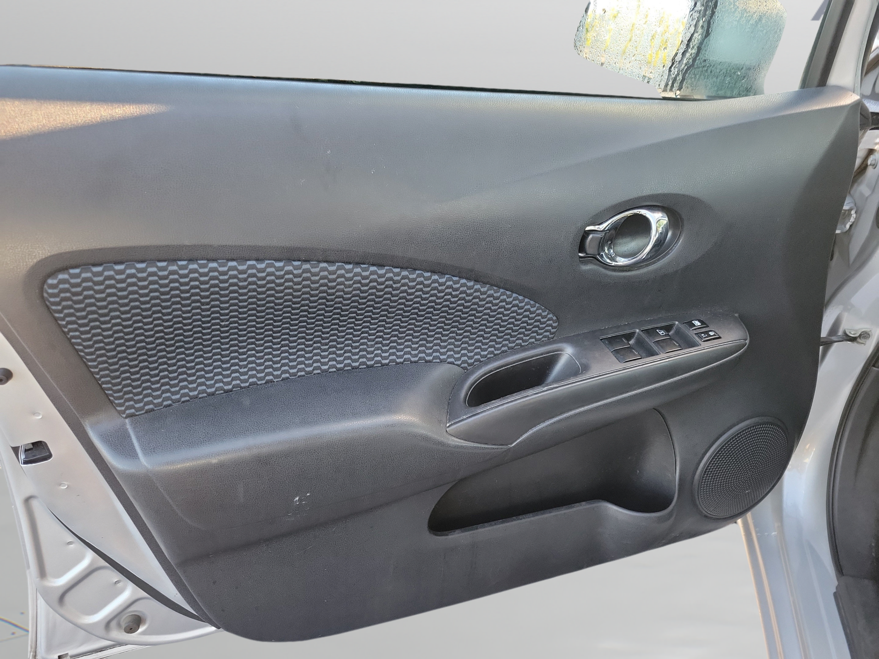 Used 2015 Nissan Versa Note SV FWD image 7
