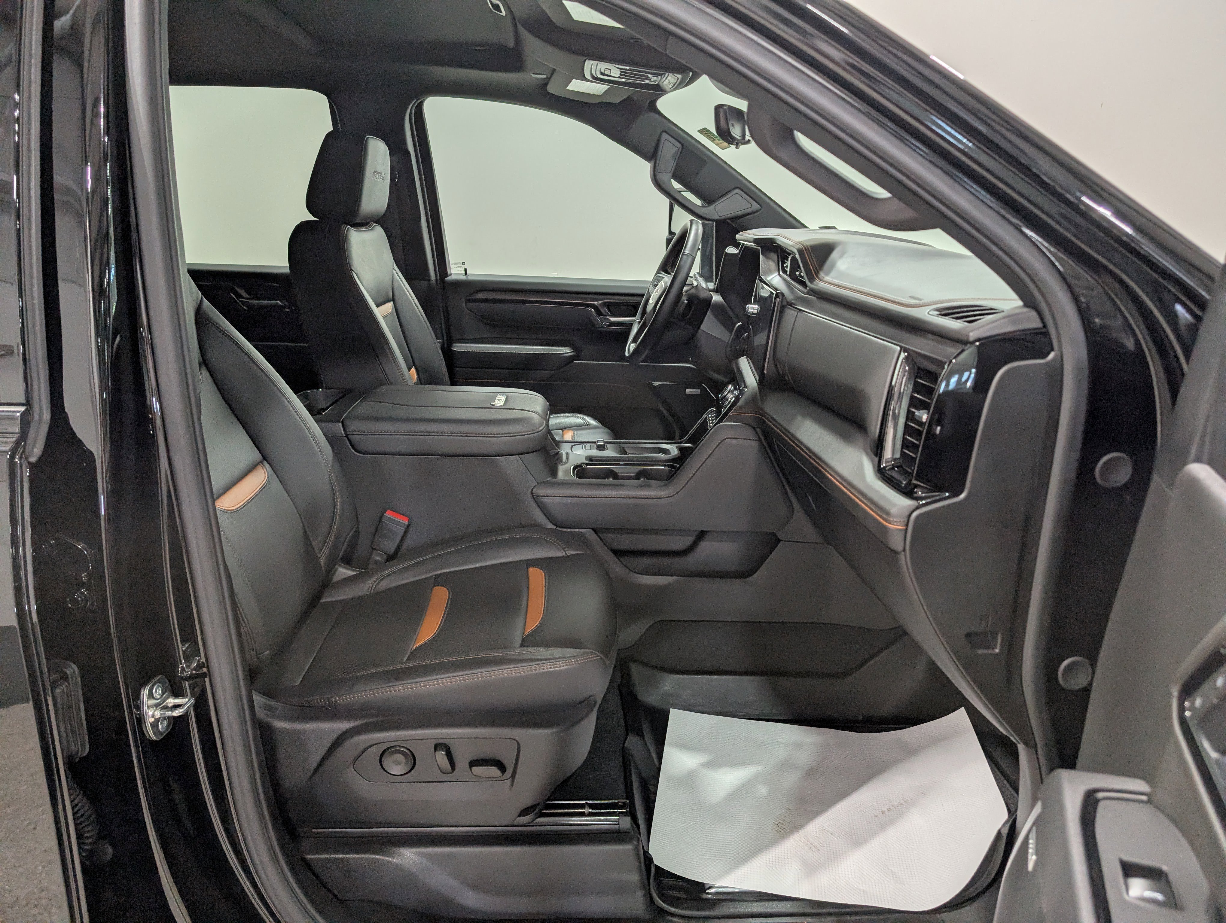 Used 2025 GMC Sierra 2500 AT4 w/ AT4 Premium Plus Package AWD/4WD image 21