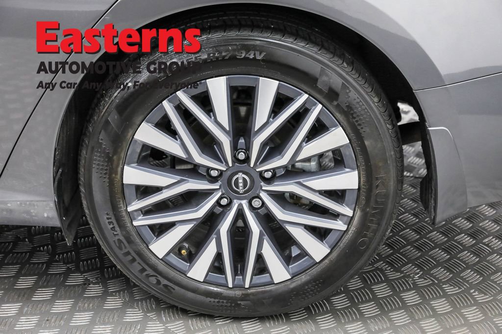 Used 2024 Nissan Altima 2.5 SV w/ SV Premium Package image 32