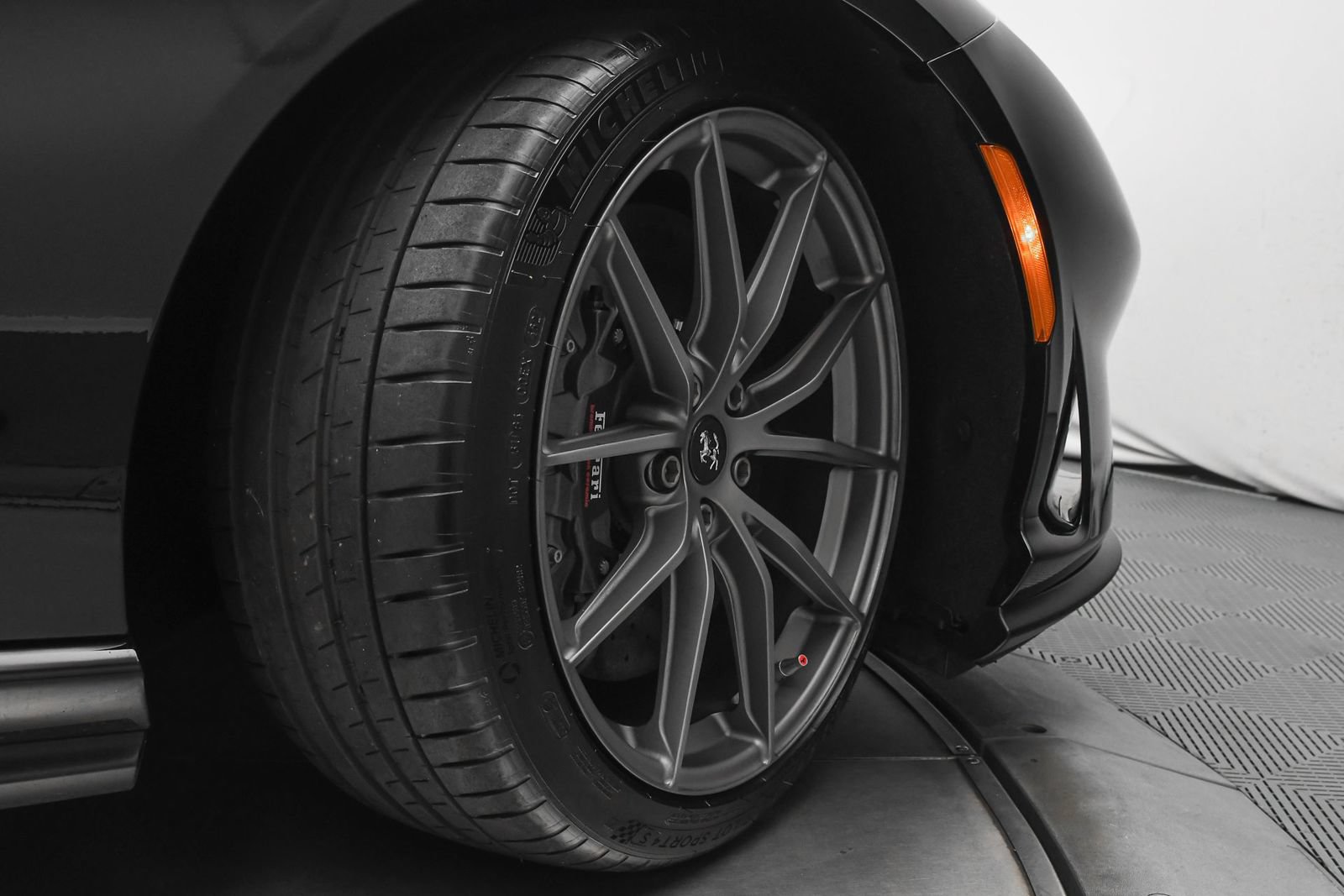 Used 2018 Ferrari 812 Superfast RWD image 50