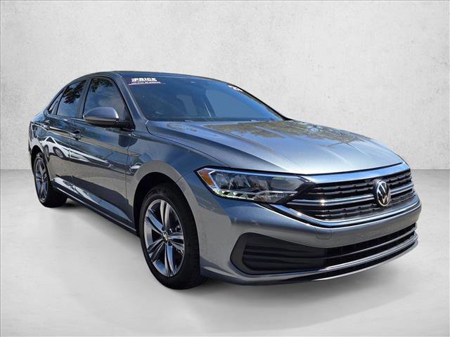 Used 2023 Volkswagen Jetta SE image 3