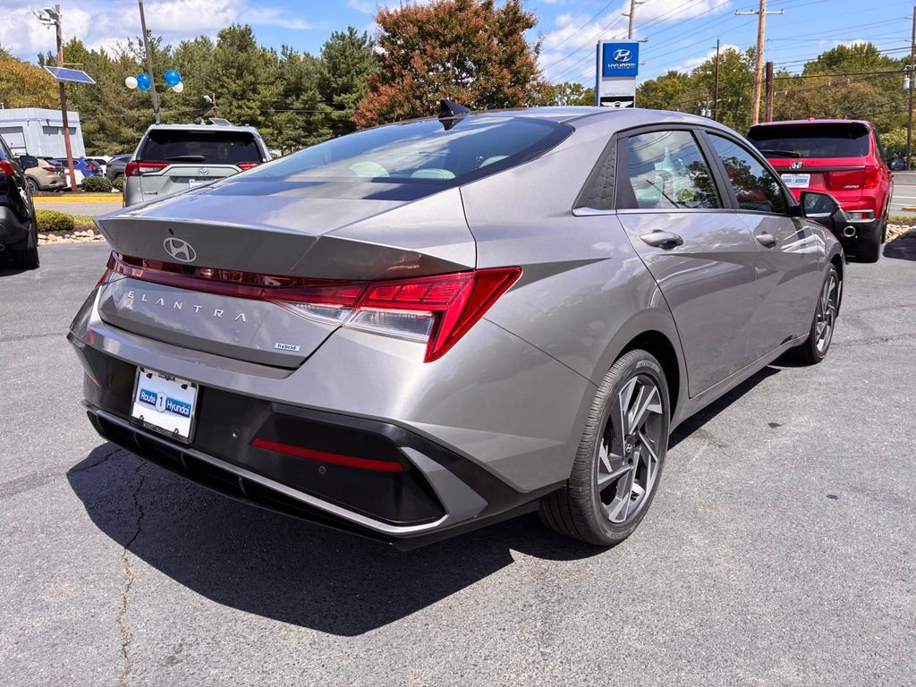 Certified 2024 Hyundai Elantra Limited FWD image 7
