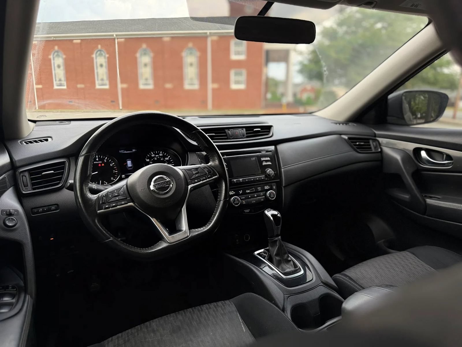 Used 2017 Nissan Rogue SV AWD/4WD image 11
