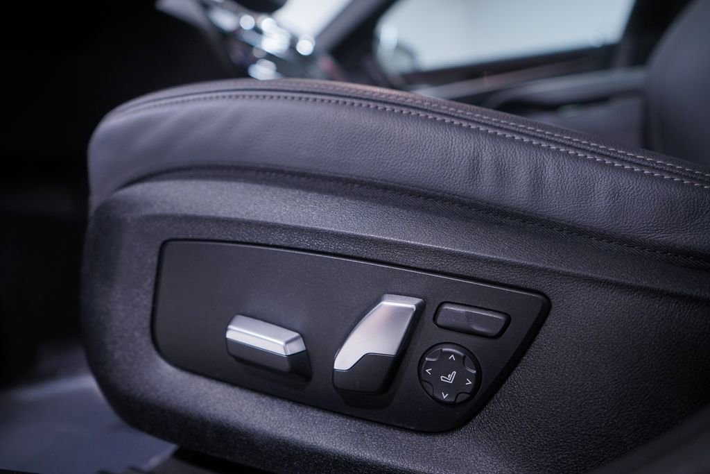 Used 2023 BMW 540i w/ M Sport Package RWD image 18
