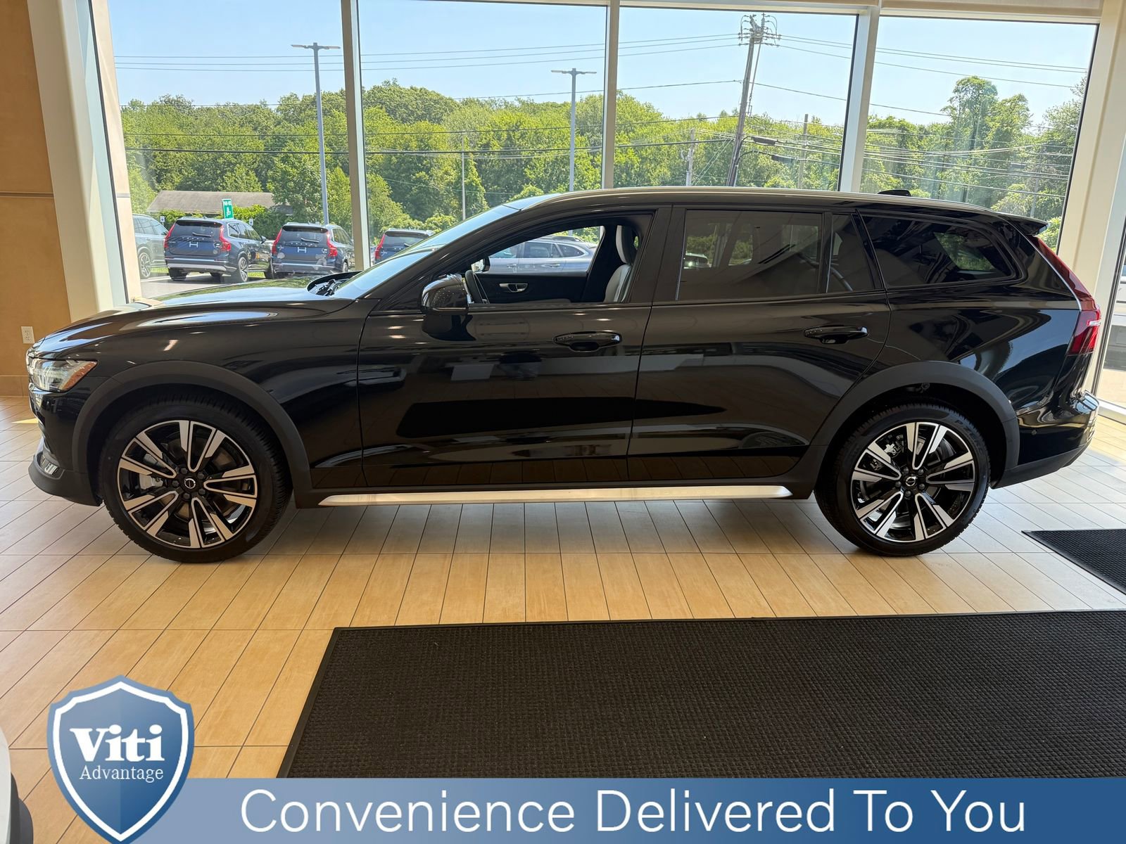 New 2026 Volvo V60 B5 Cross Country Ultra w/ Protection Package Premier image 4