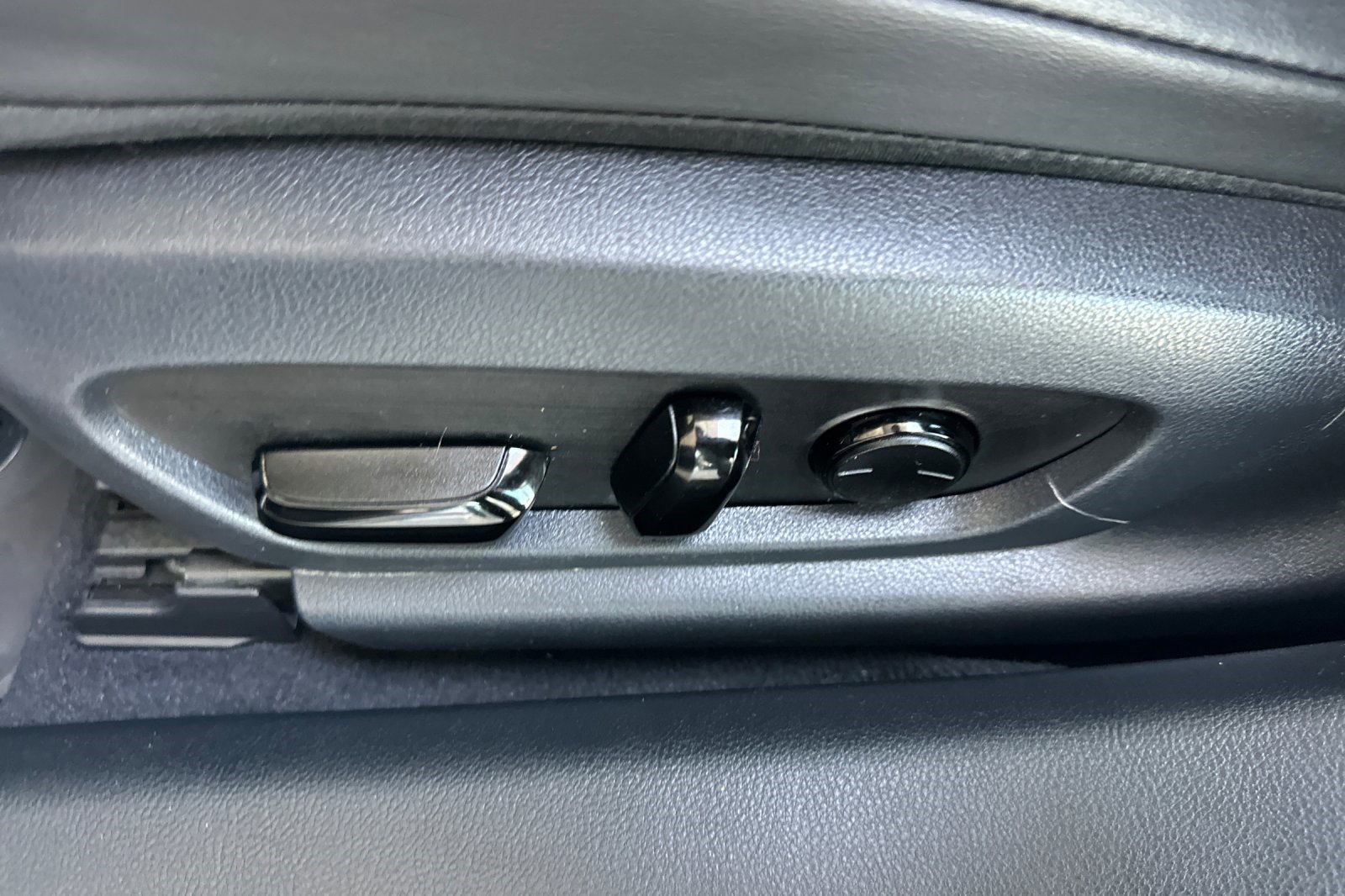 Used 2022 Lexus ES 300h w/ Accessory Package FWD image 14