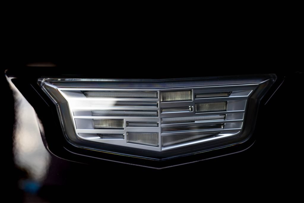 Used 2025 Cadillac Escalade IQ Luxury 2 w/ LPO, Premium Carpet Package AWD/4WD image 15