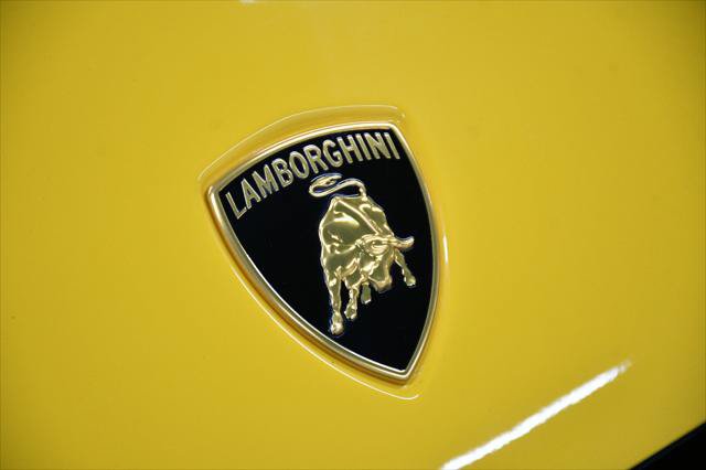 Used 2025 Lamborghini Urus SE AWD/4WD image 32