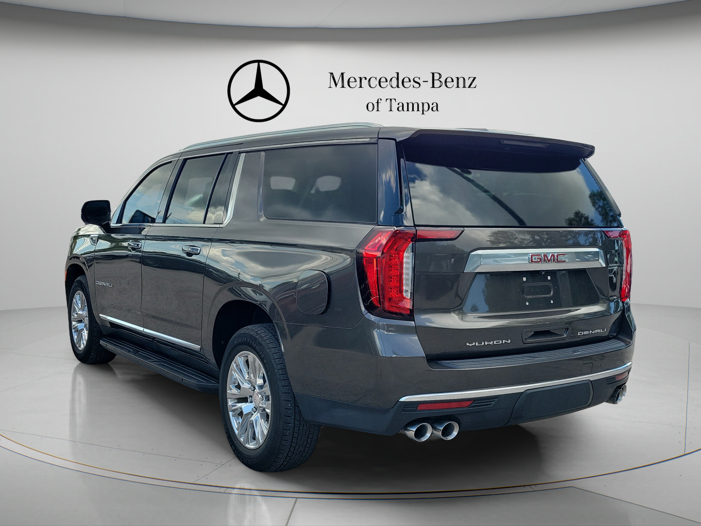 Used 2021 GMC Yukon XL Denali w/ LPO, Illumination Package RWD image 2