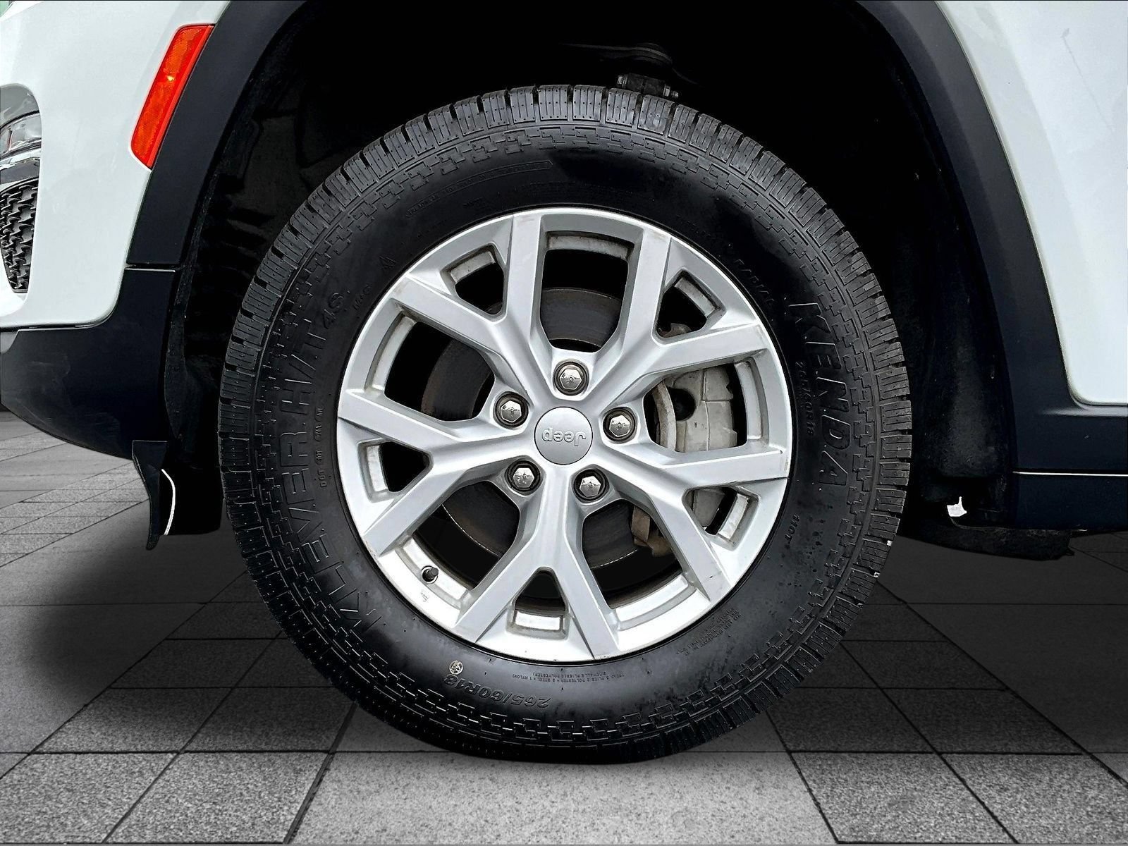 Used 2023 Jeep Grand Cherokee Limited AWD/4WD image 35
