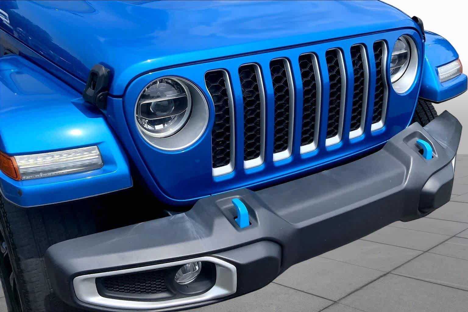 Used 2022 Jeep Wrangler Unlimited Sahara w/ Cold Weather Group AWD/4WD image 29