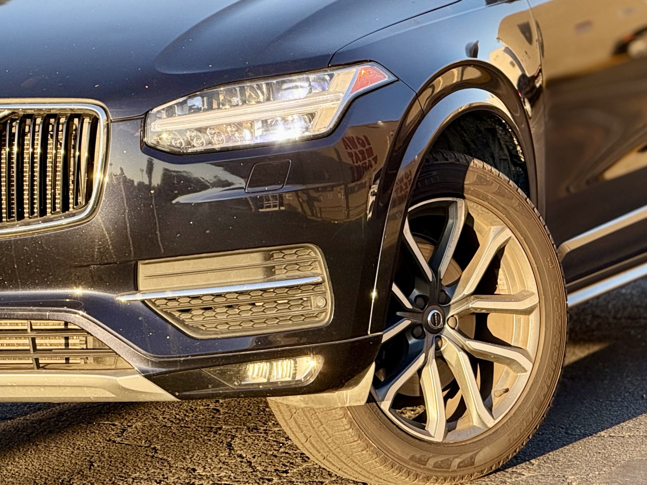 Used 2017 Volvo XC90 T6 Momentum w/ Vision Package AWD/4WD image 8