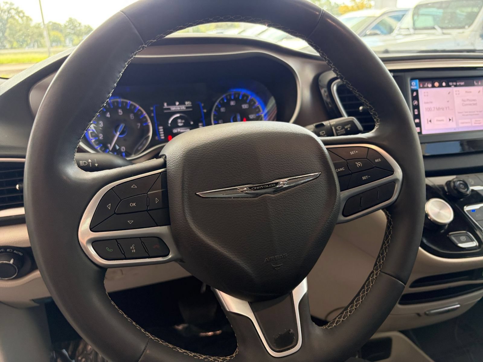 Used 2024 Chrysler Voyager LX FWD image 27