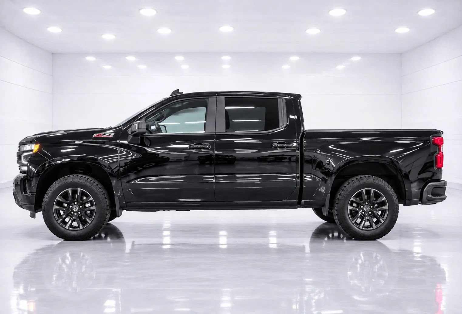 Used 2020 Chevrolet Silverado 1500 RST AWD/4WD image 2