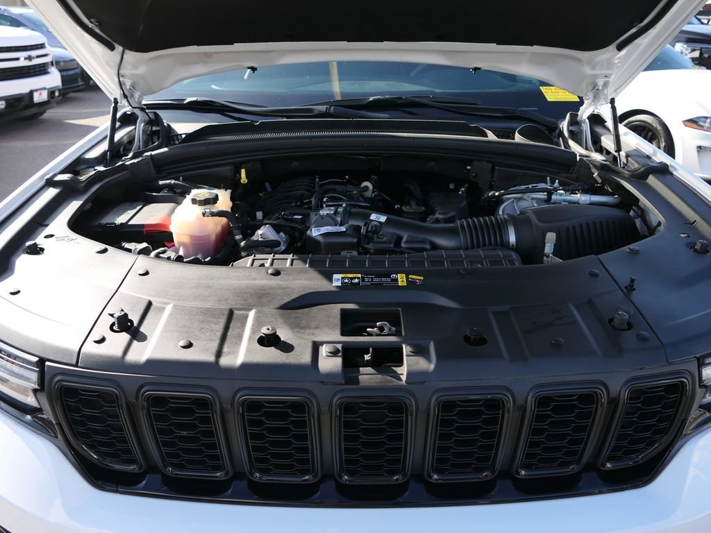 Used 2023 Jeep Grand Cherokee Altitude image 25