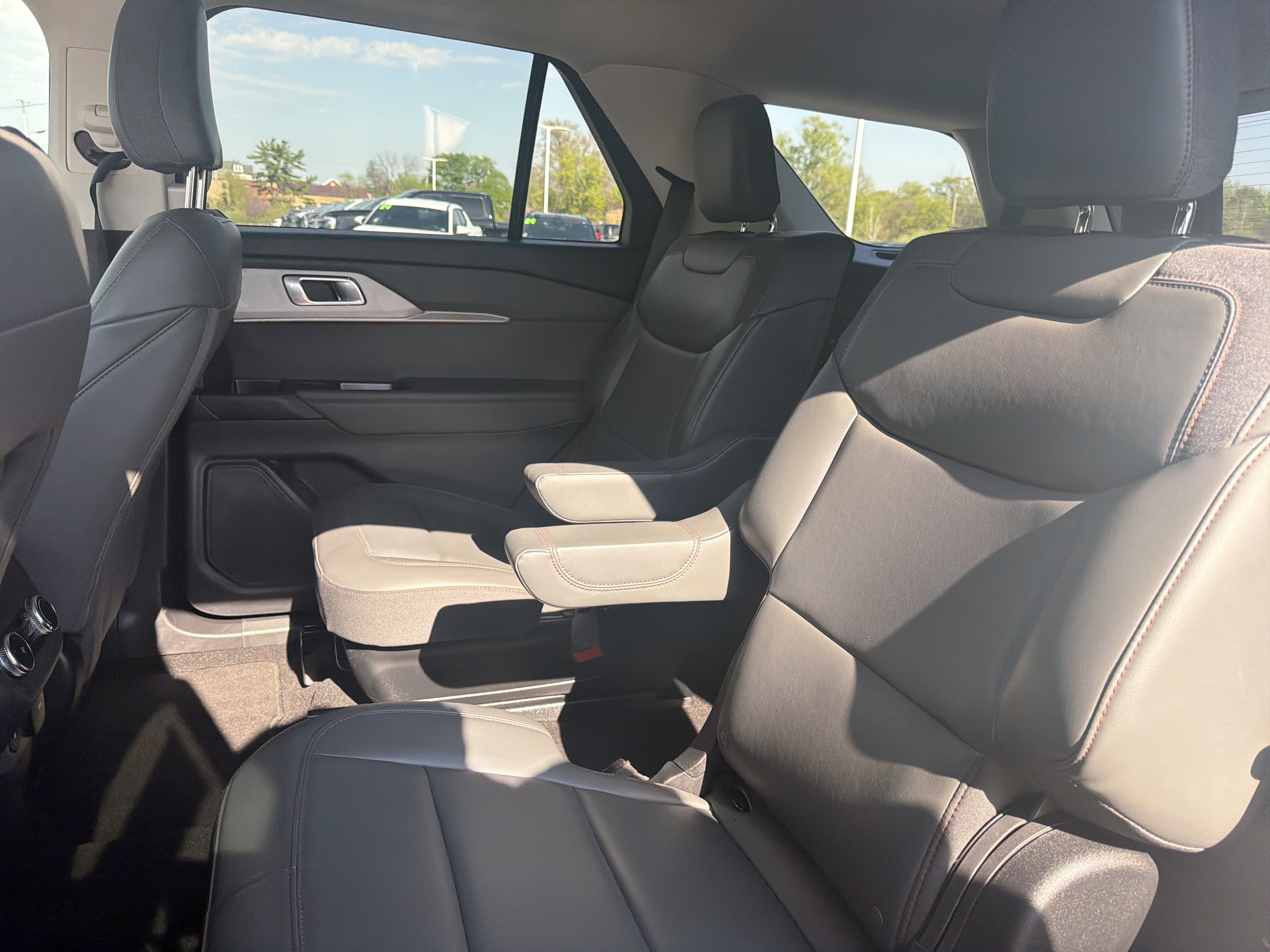 Used 2025 Ford Explorer Active w/ Active Comfort Package RWD image 13