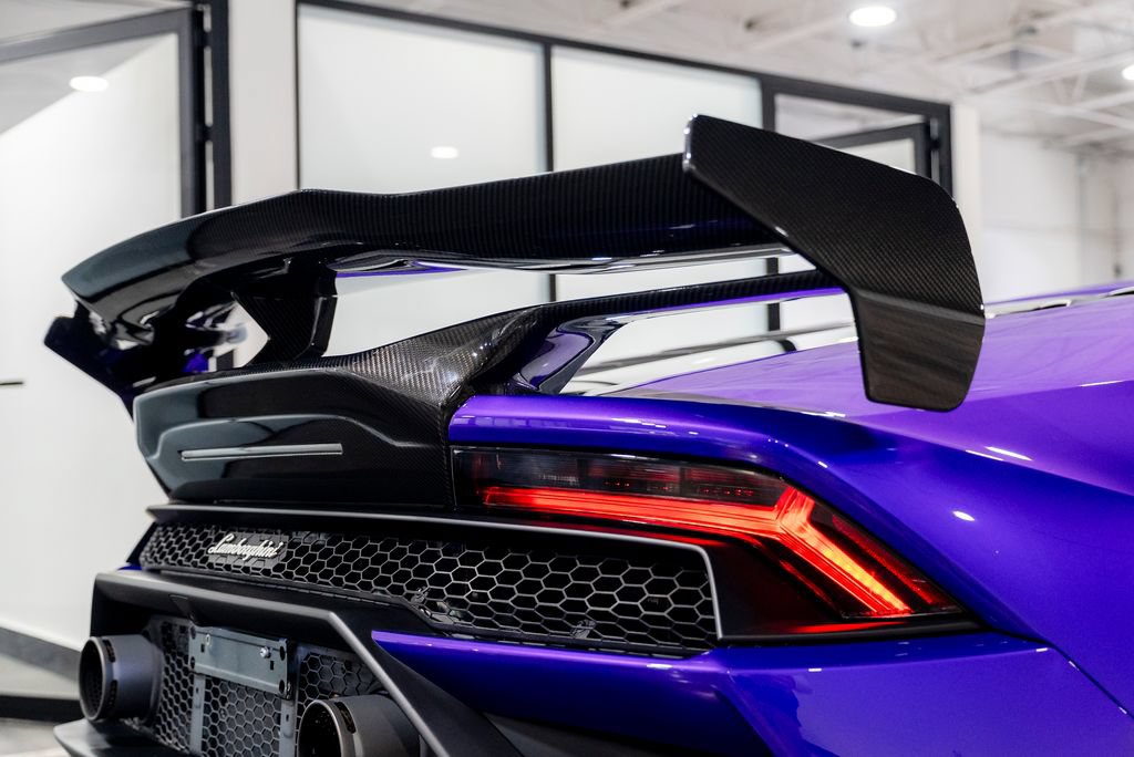 Used 2021 Lamborghini Huracan EVO RWD image 25