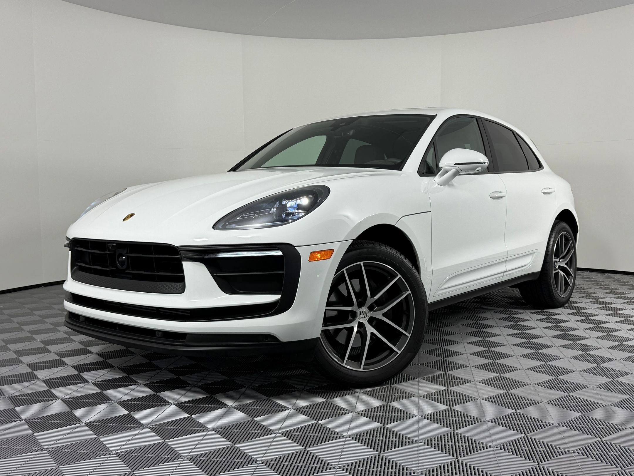 New 2025 Porsche Macan