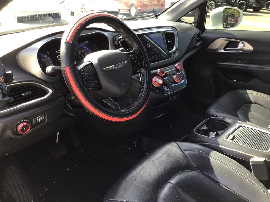 Used 2019 Chrysler Pacifica Touring-L Plus w/ S Appearance Package image 6