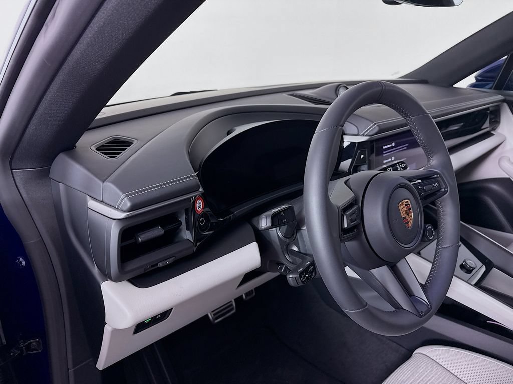 New 2025 Porsche Macan 4S Electric AWD/4WD image 4