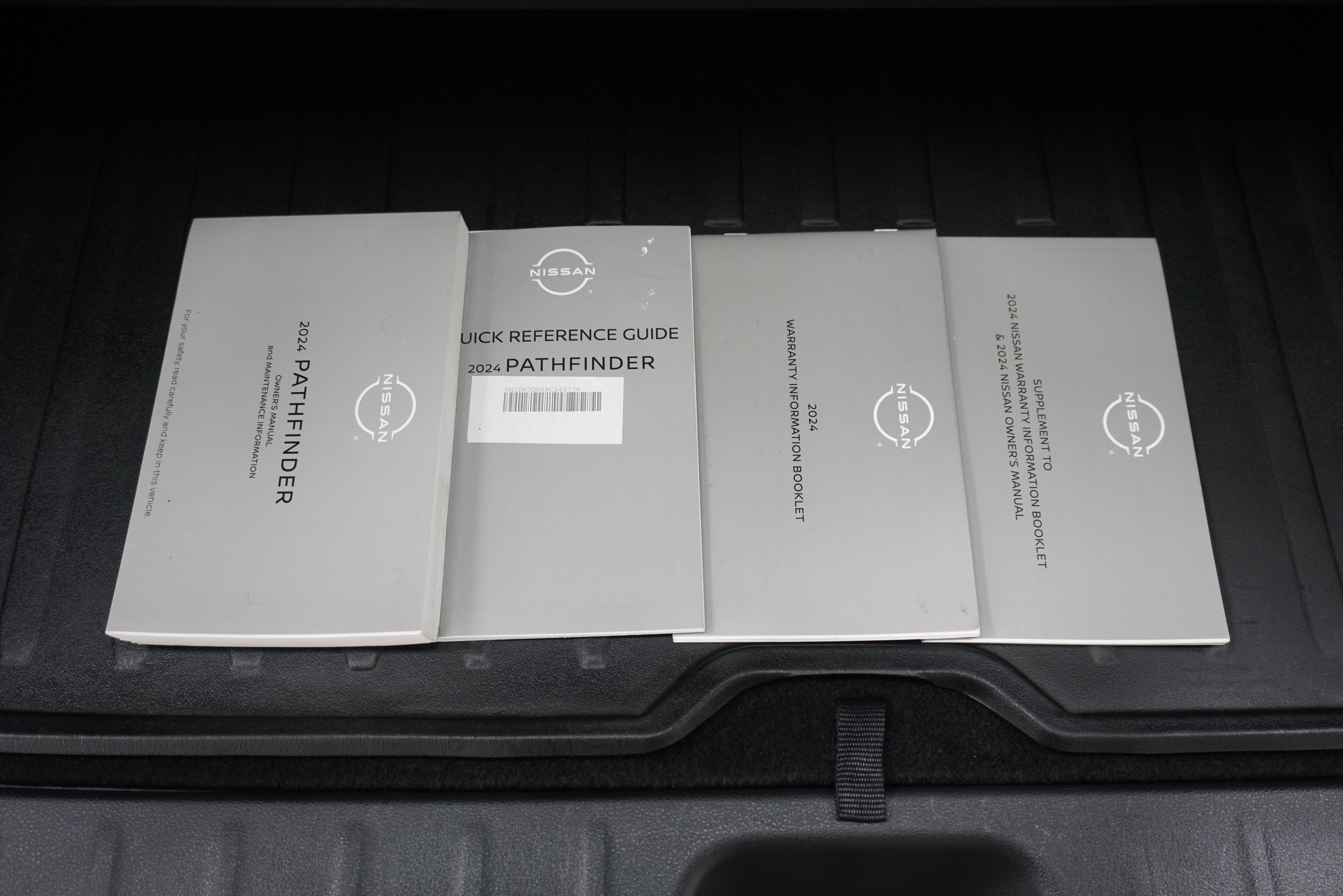Used 2024 Nissan Pathfinder Platinum w/ Lighting Package (N93) FWD image 31