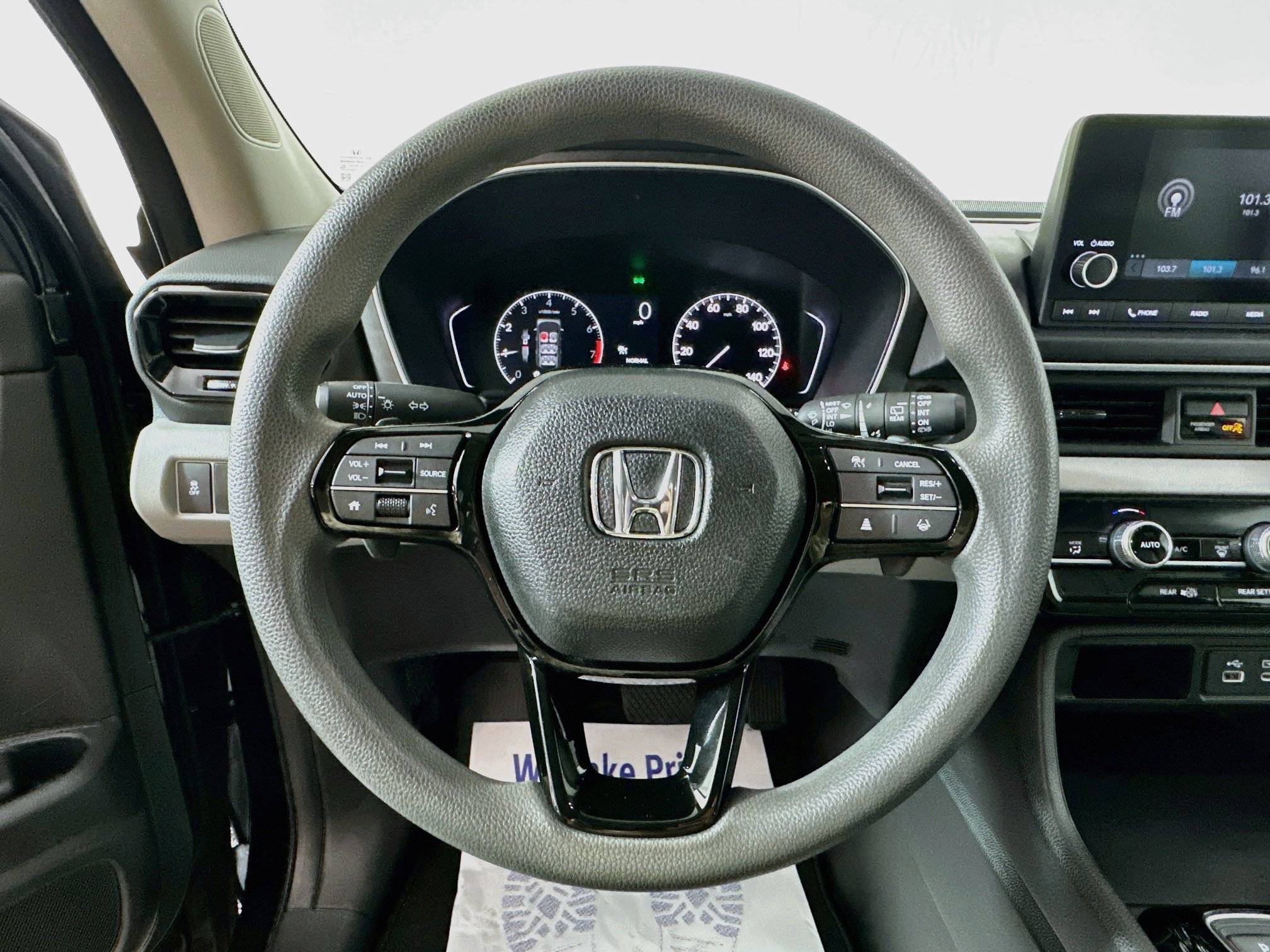 Used 2023 Honda Pilot LX image 10