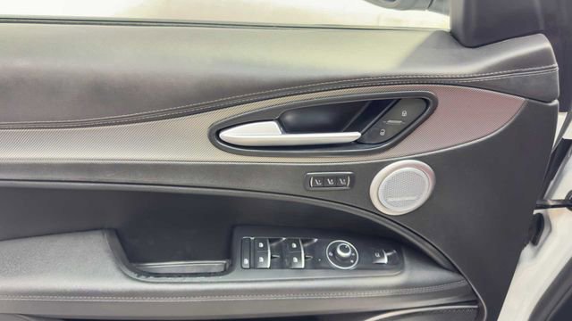 Used 2022 Alfa Romeo Stelvio Veloce image 22