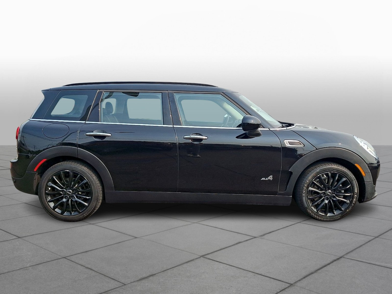 Used 2019 MINI Cooper Clubman ALL4 AWD/4WD image 8
