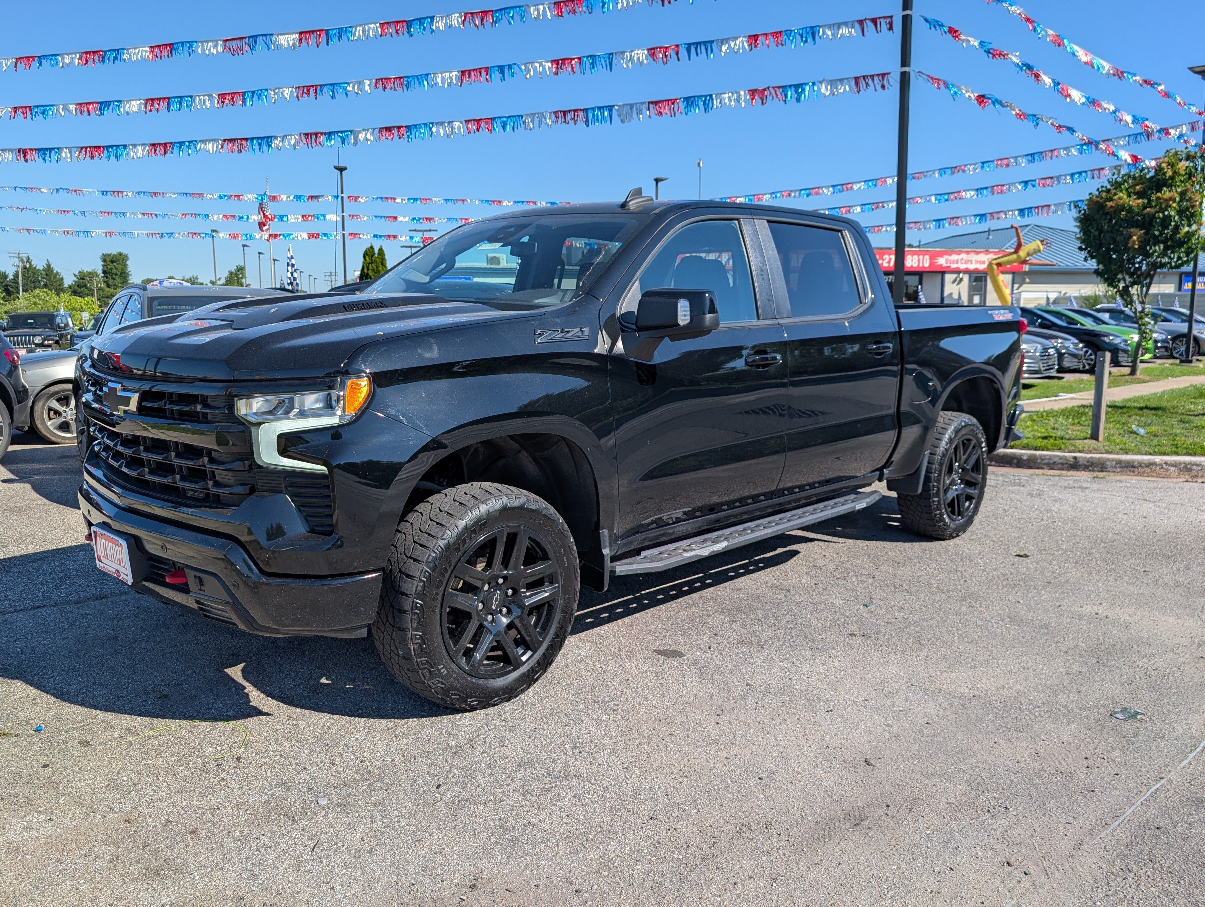 Used 2024 Chevrolet Silverado 1500 LT Trail Boss w/ LT Trail Boss Premium Package AWD/4WD image 6
