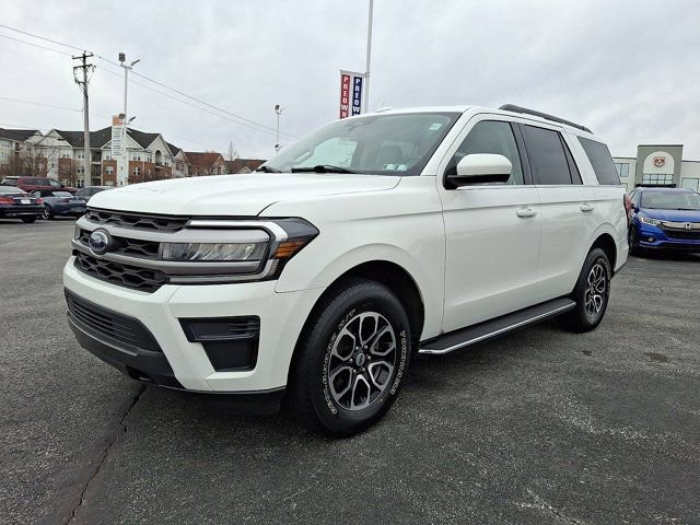 Used 2023 Ford Expedition XLT image 3