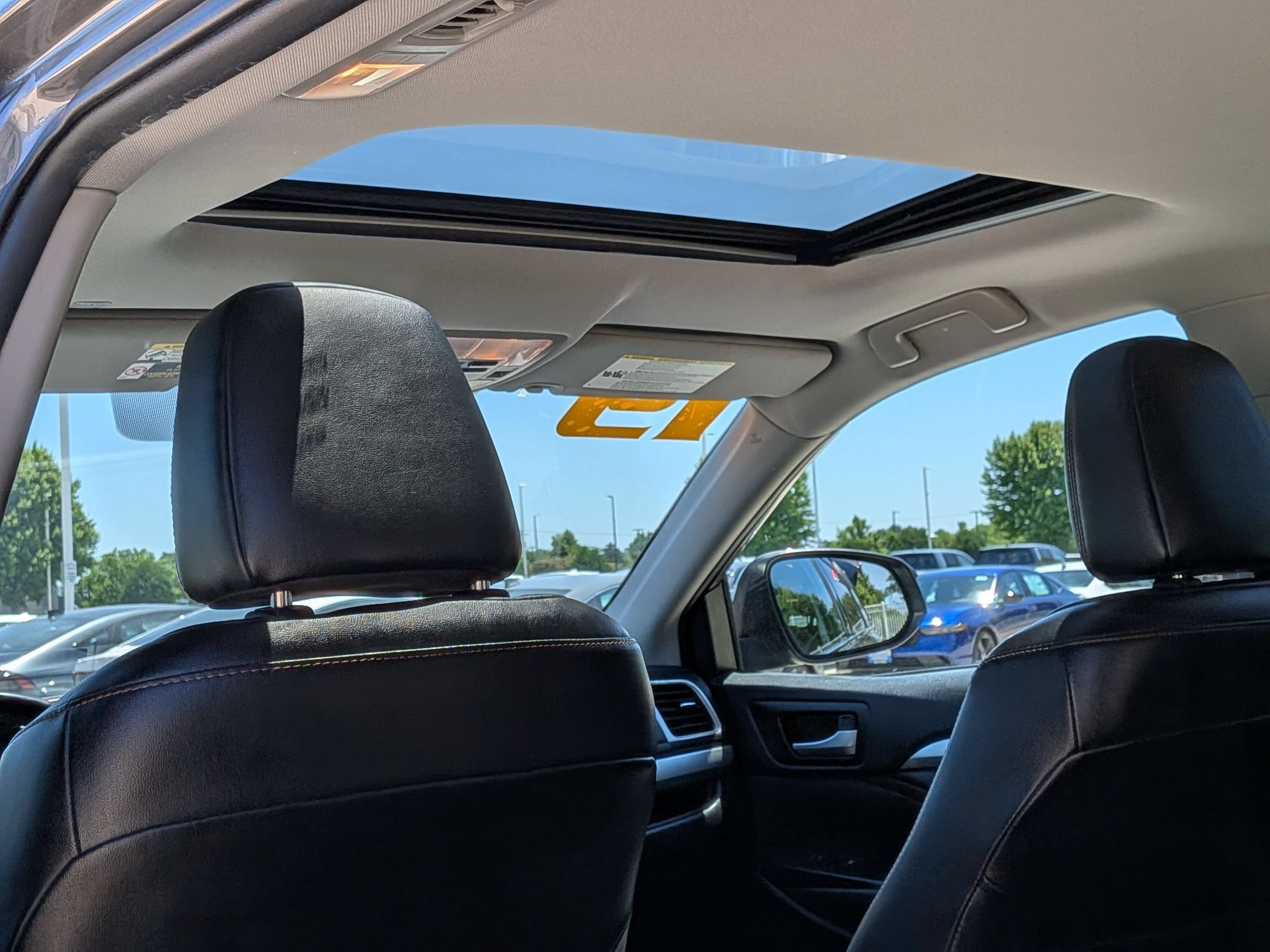 Used 2019 Toyota Highlander XLE AWD/4WD image 25