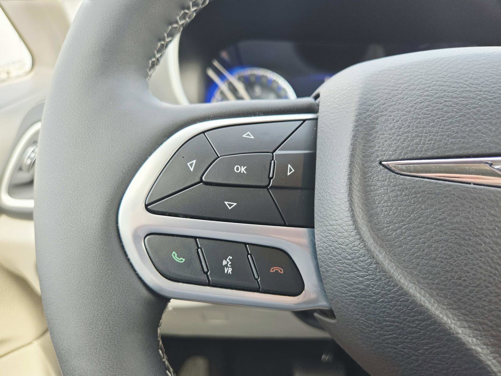 Used 2023 Chrysler Pacifica Touring-L w/ Uconnect Theater Family Group AWD/4WD image 24