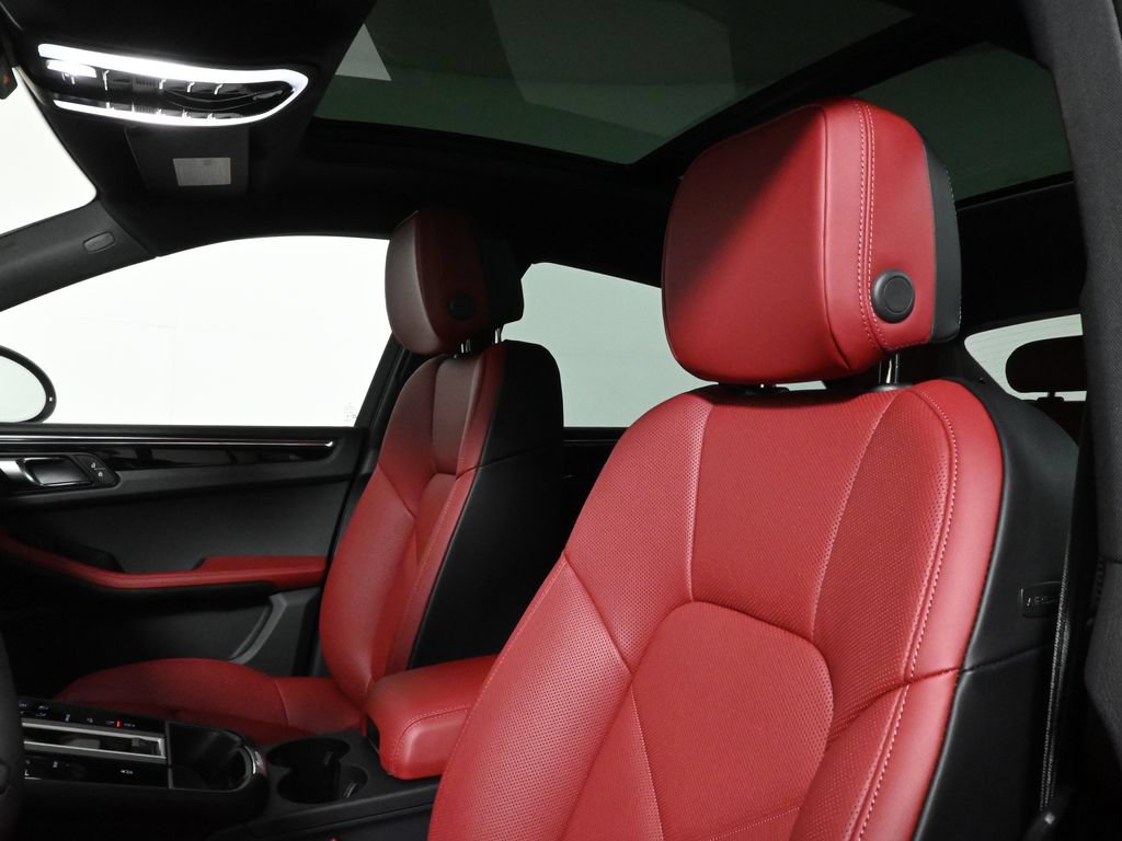 Used 2026 Porsche Macan AWD/4WD image 14