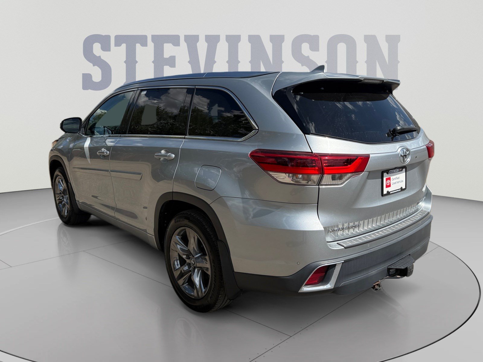 Used 2018 Toyota Highlander Limited Platinum AWD/4WD image 3