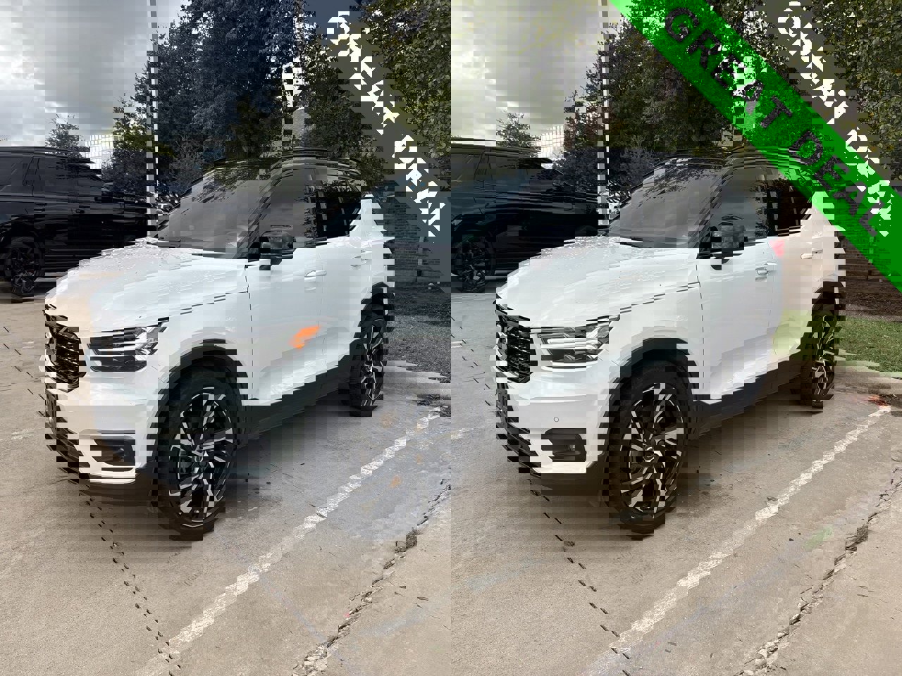 Used 2020 Volvo XC40 T4 R-Design