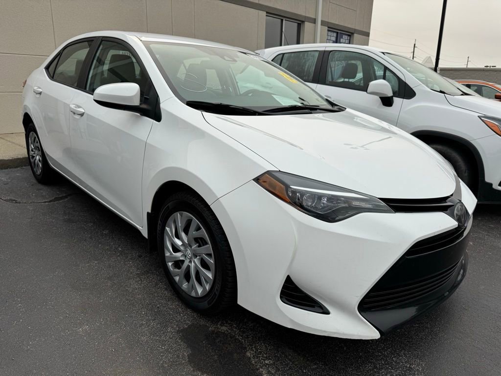 Used 2018 Toyota Corolla LE image 3