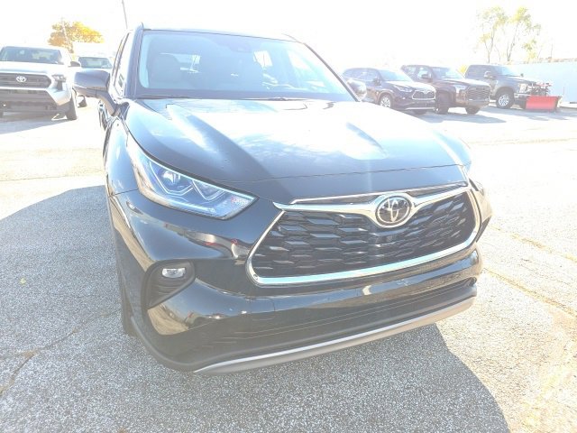 New 2026 Toyota Highlander Platinum image 1