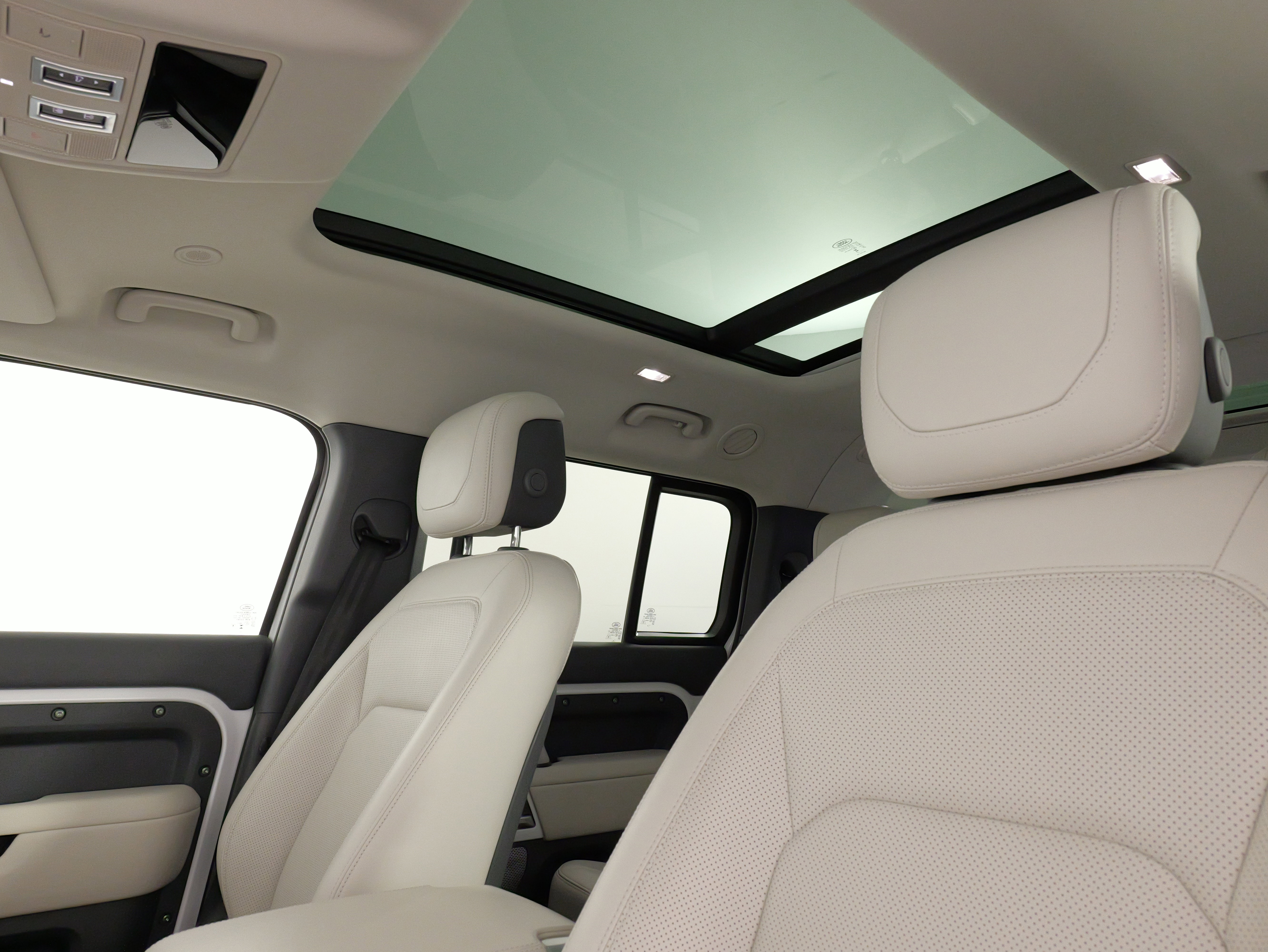 Used 2023 Land Rover Defender 130 S image 31