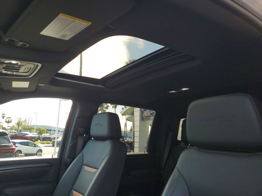 Used 2025 GMC Sierra 2500 AT4 image 22