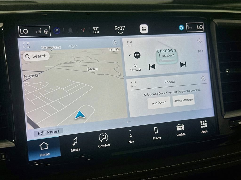 Used 2024 Chrysler Pacifica Premium FWD image 29