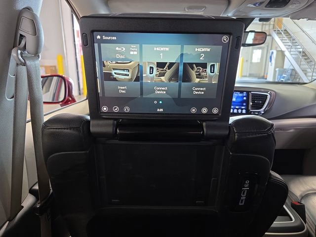 Used 2017 Chrysler Pacifica Touring-L Plus image 11