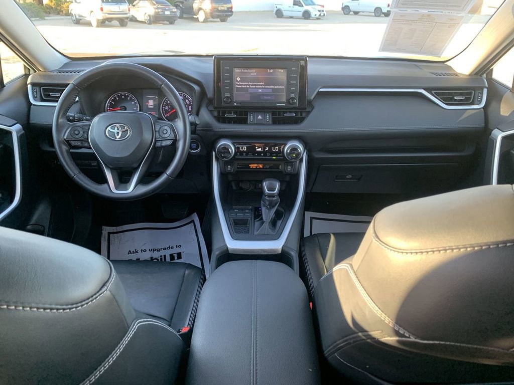 Used 2022 Toyota RAV4 XLE Premium image 18