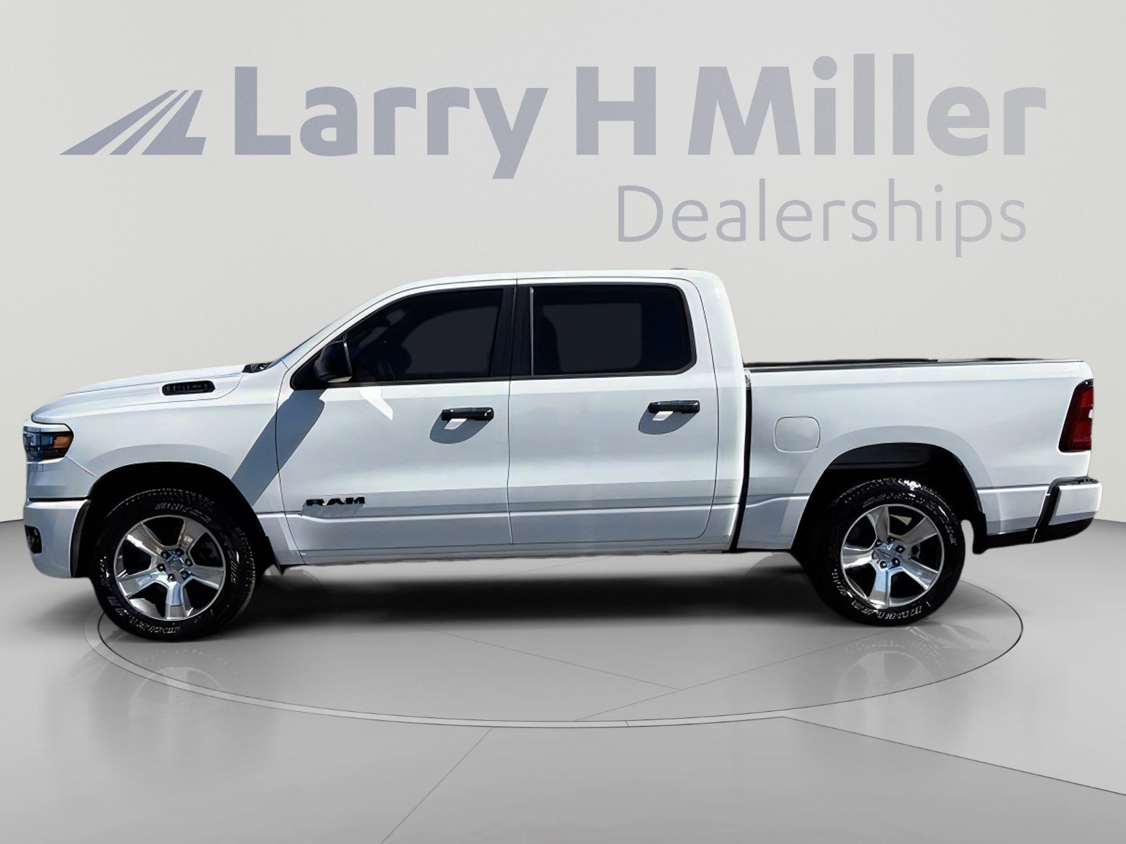 Used 2026 RAM 1500 Express RWD image 3