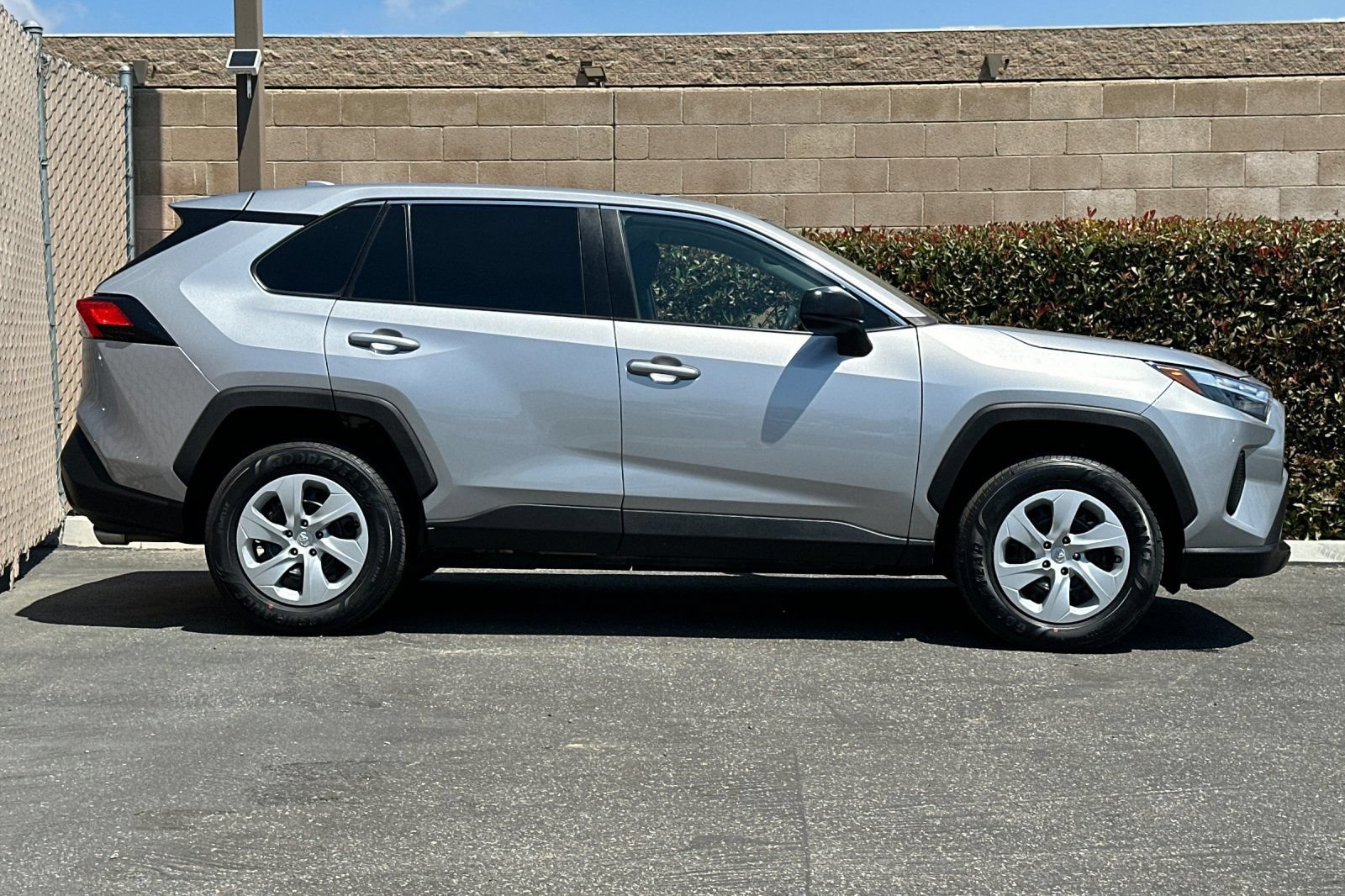 Used 2023 Toyota RAV4 LE FWD image 3