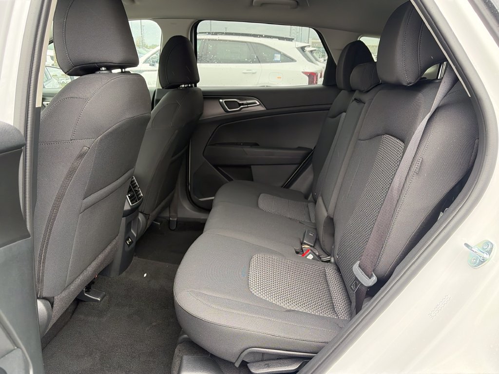New 2027 Kia Sportage LX FWD image 21